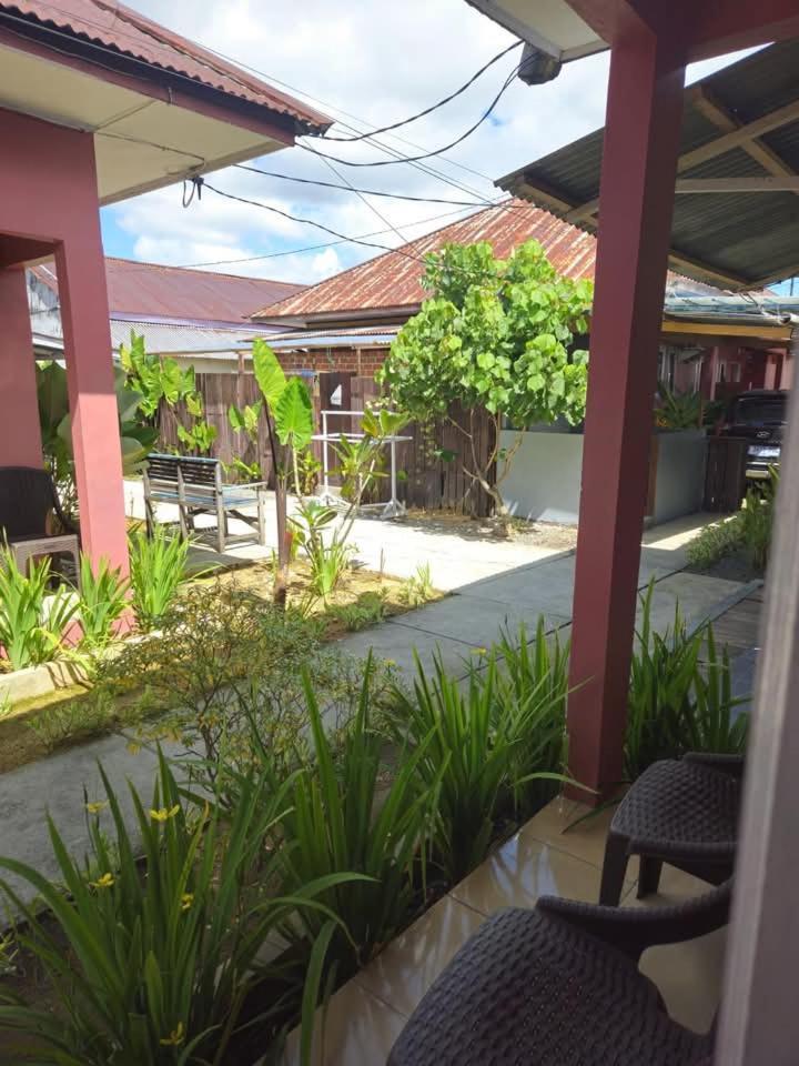 Baronda Guest House Sorong Kültér fotó