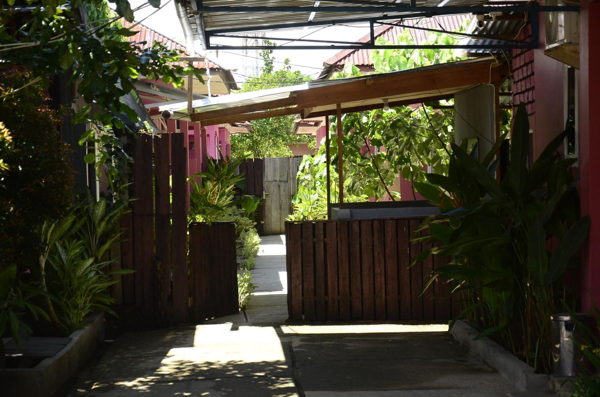 Baronda Guest House Sorong Kültér fotó