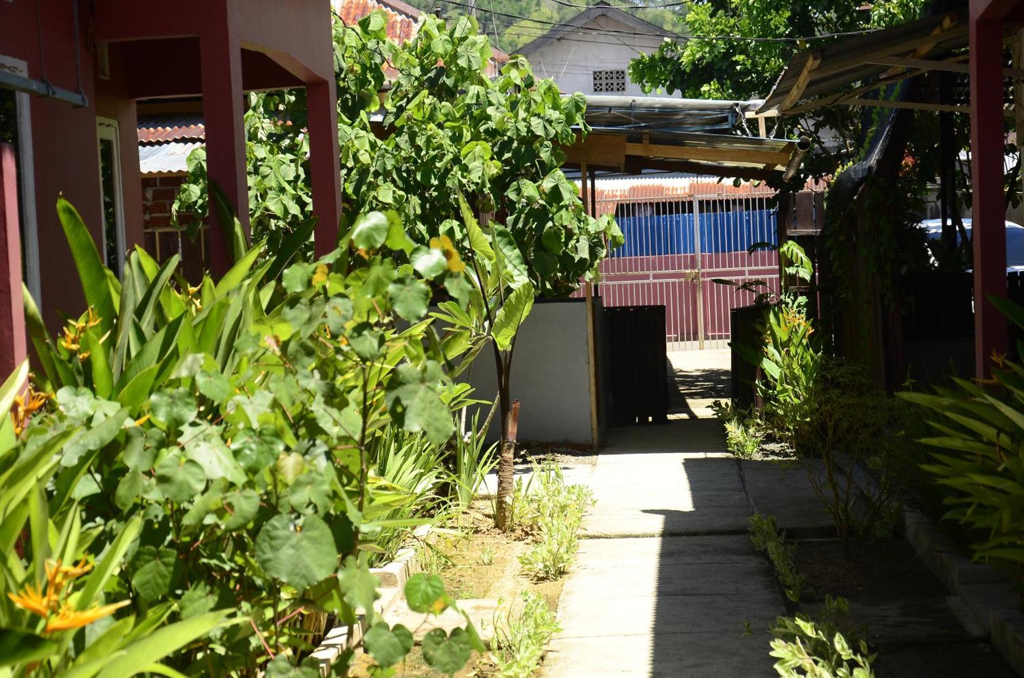 Baronda Guest House Sorong Kültér fotó